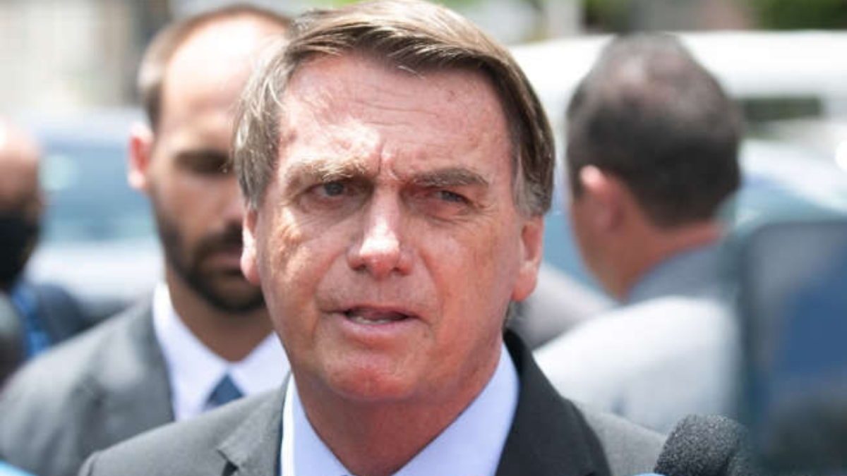 “Condenação de Jair Bolsonaro gera crise diplomática entre Brasil e Estados Unidos, com ameaças de novas sanções econômicas e impactos políticos para o país.”