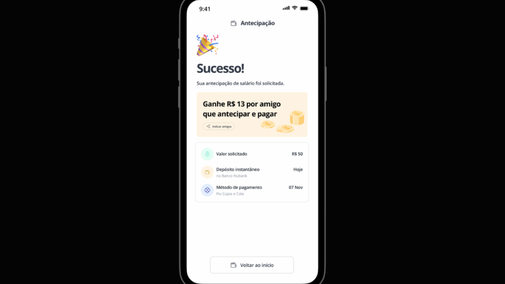 "Pessoa organizando suas finanças com calma enquanto utiliza uma plataforma digital no celular, simbolizando controle financeiro, planejamento e escolhas inteligentes para uma vida mais equilibrada."