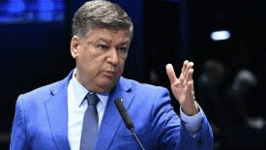 Senador Carlos Viana durante sessão da CPMI do INSS defendendo a suspensão temporária dos empréstimos consignados para proteger aposentados de possíveis fraudes.